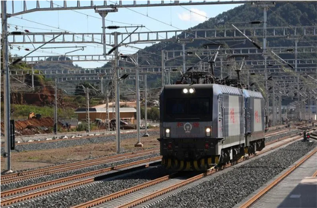 中老鐵路開(kāi)通在即！感受“大動(dòng)脈”涌出的強(qiáng)勁熱力