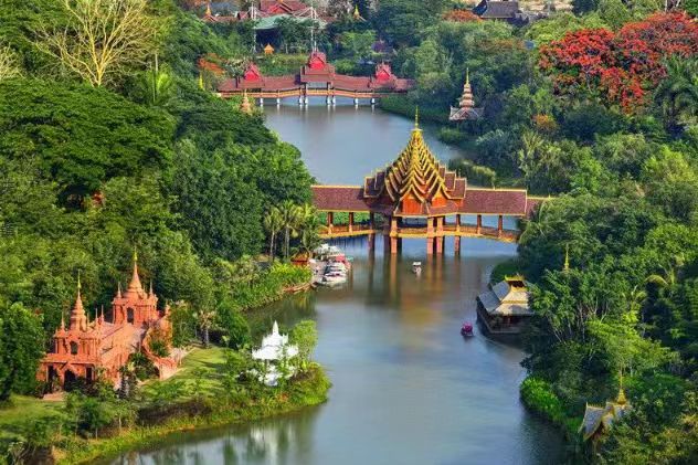 探秘古韻秘境,漫步曼聽公園的詩意之旅